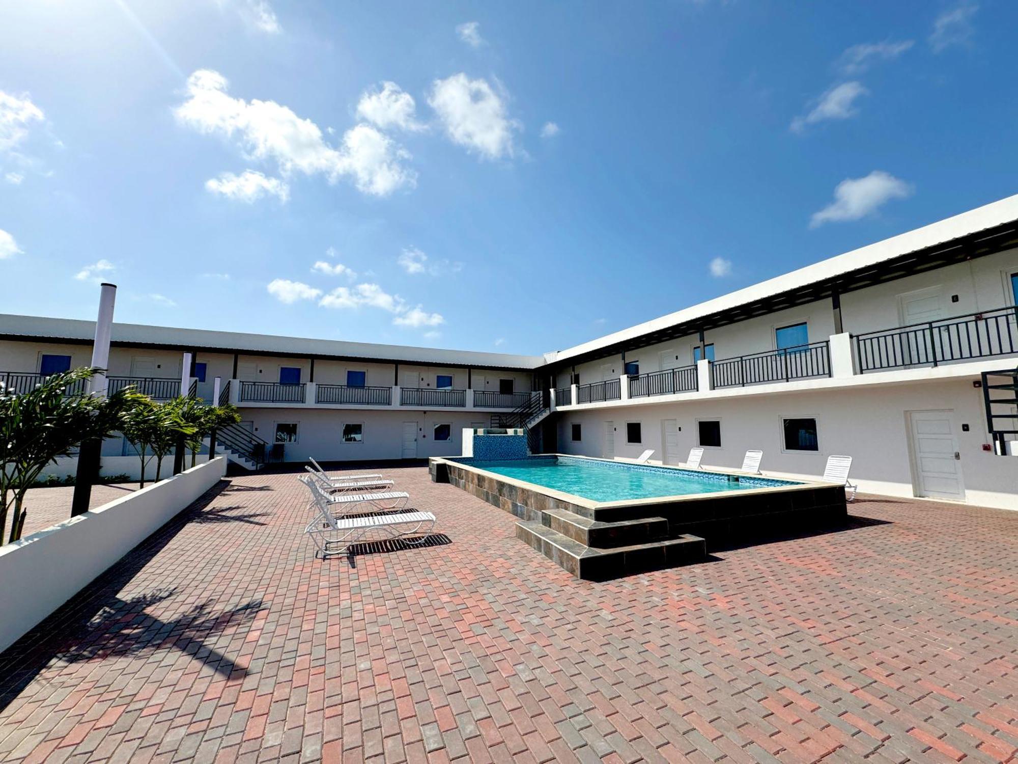 Bon Bini Suites Oranjestad Bagian luar foto